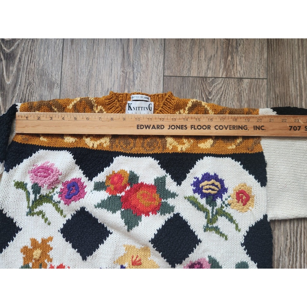 Vintage Knitting Needles Hand Knit Floral Sweater Sz L Grandmacore Chunkyknit - Picture 9 of 9